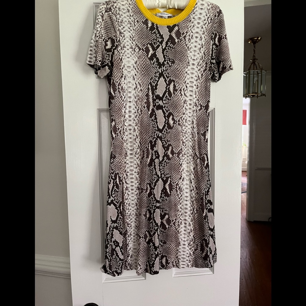 Carven Animal Print T-Shirt Jersey shift style sheath silhouette w/ gold collar